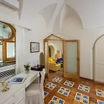 Casa Merce 아파트호텔 4*